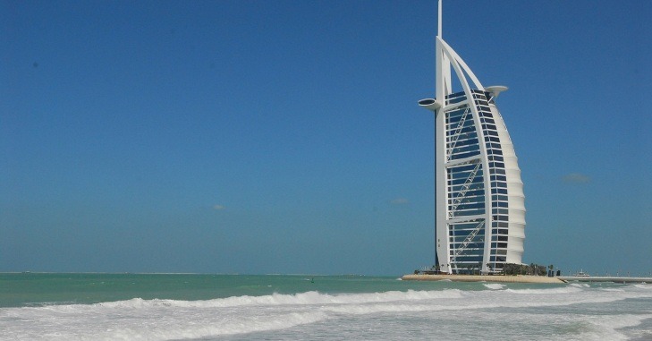 Pogled na Burj al Arab s plaže