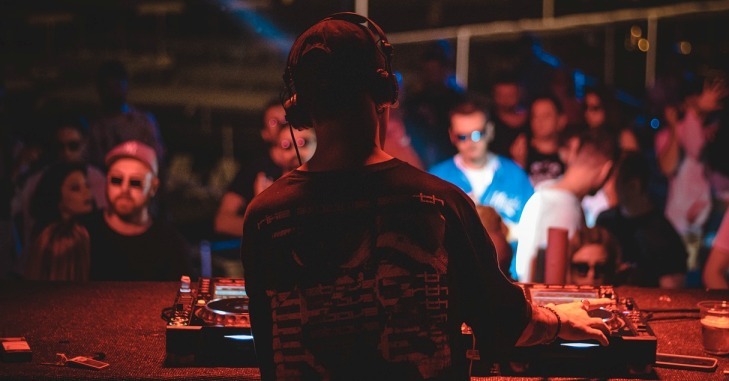 DJ-slavna zabava