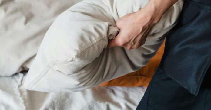 Kako očistiti mrlje s namještaja , a da ne oštetite