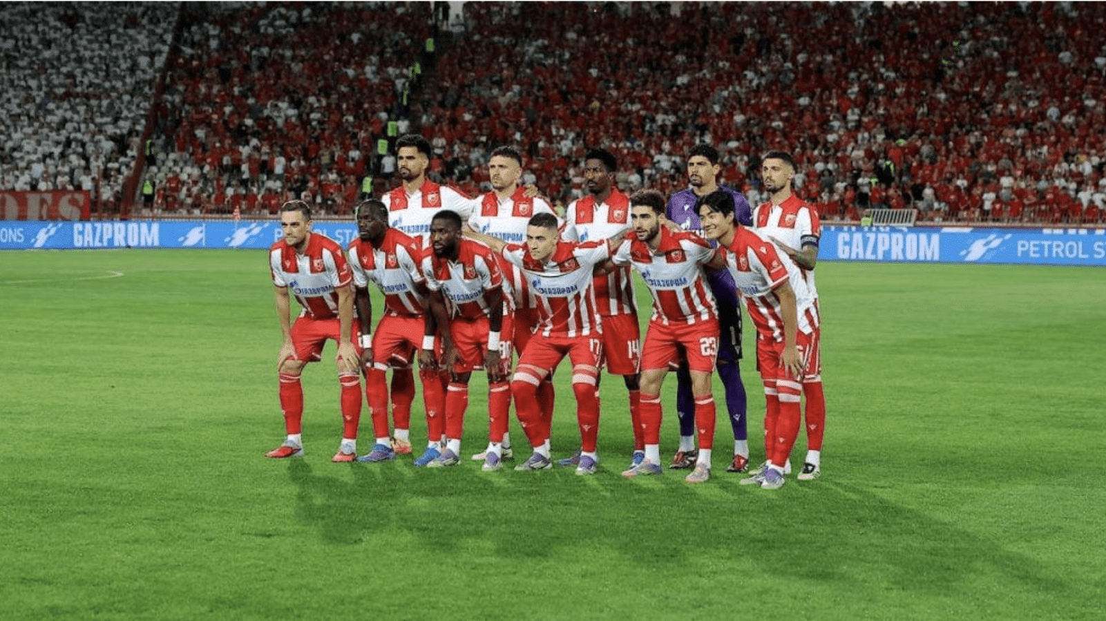 Ekipa Crvene zvezde se slika pred utakmicu